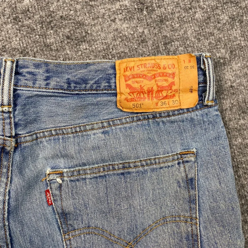 Levis 501 Mens Light Wash Straight Leg Button Fly Denim Jeans 36x30 Blue